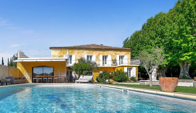 Lovely home in L'Isle sur la Sorgue