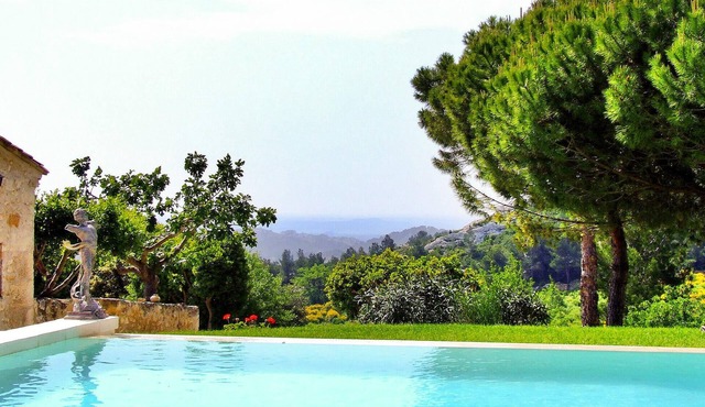 Lovely home in Les Baux De Provence