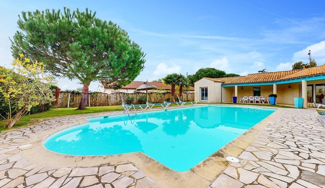 Lovely home in Meschers-sur-Gironde