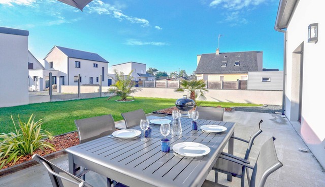 Lovely home in Saint-Germain-sur-Ay