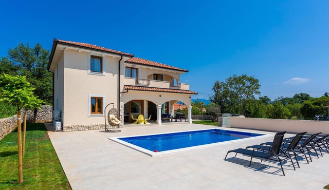 Lovely home in Sveti VidDobrinjski with WiFi
