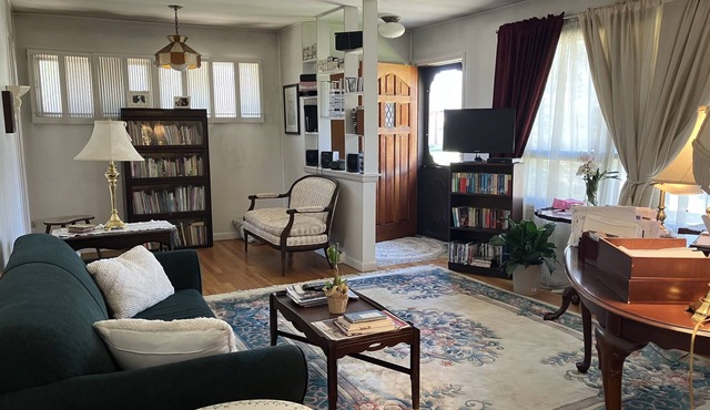 Lovely Home 10 min walk to U of M stadium You are renting rooms in the house.