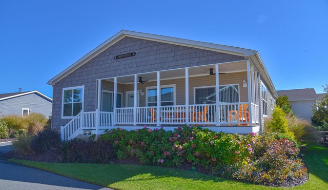 Lovely home, beach, family fun, pools pet friendly!