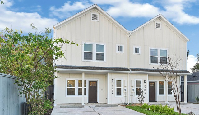 Lovely Home by Medical Center and Downtown! #A