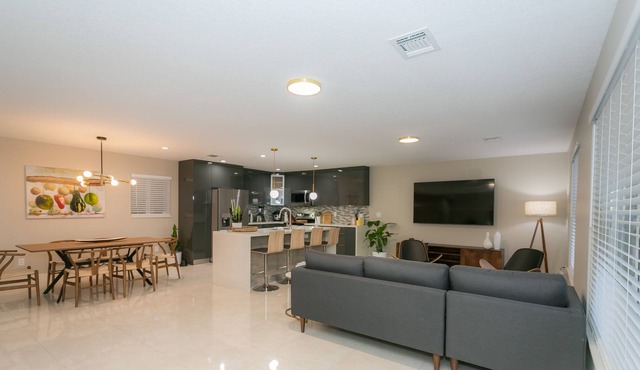 Lovely home, close to all principal Highways, Shopping Centers and Hospitals.