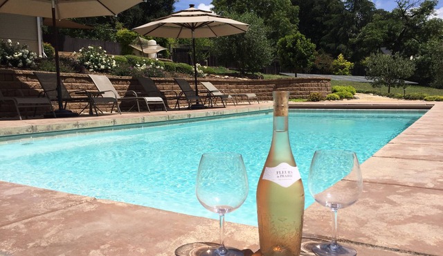 Lovely Home & Cottage with Pool, Bocce and Game Room Near Sonoma Square