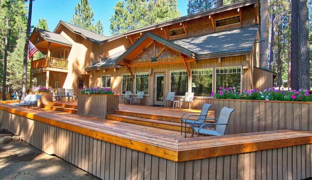 Lovely home directly on the 15th Fairway!