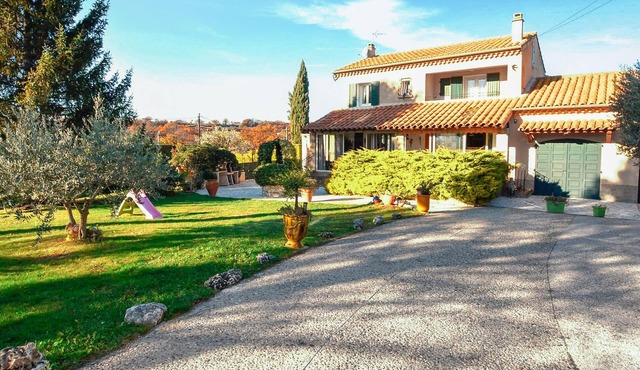 Lovely home in Malemort-du-Comtat