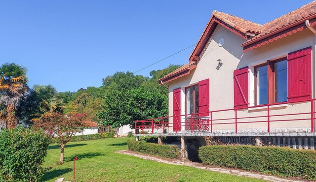 Lovely home in Nanteuil-en-Vallée with WiFi