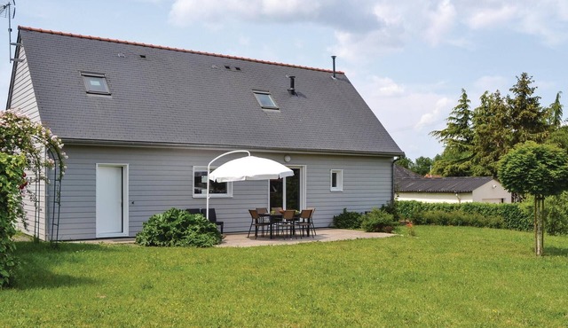 Lovely home in Brain-sur-Alonnes