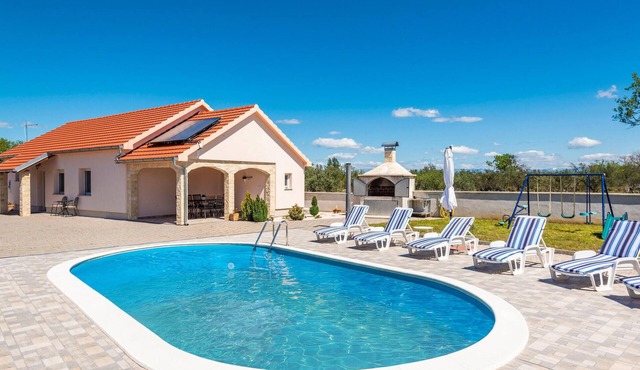 Lovely home in Bristani Donji with WiFi
