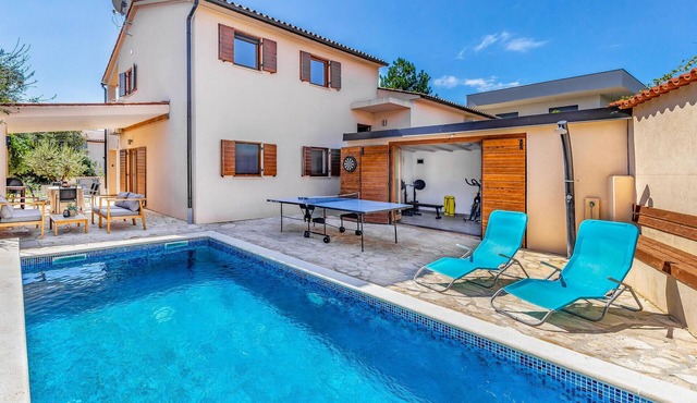 Lovely home in Barbariga