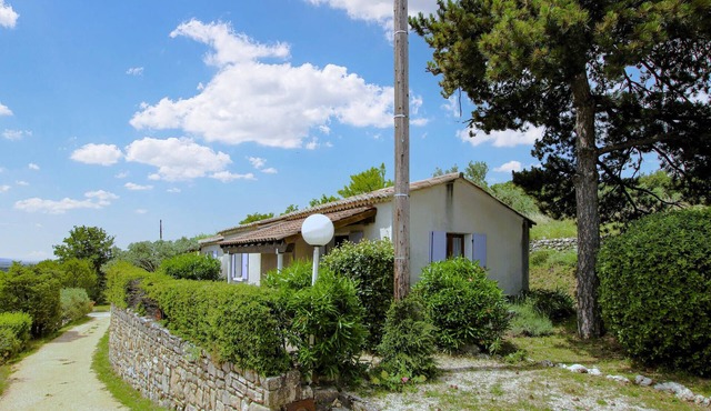 Lovely home in Bessas