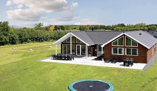 Lovely home in Bogense with sauna