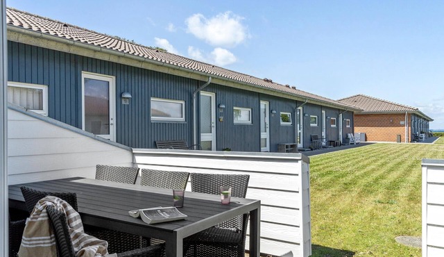 Lovely home in Bogense with house sea view