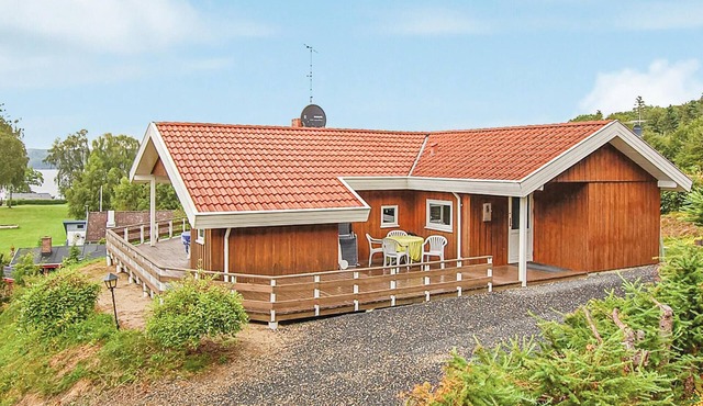 Lovely home in Børkop with kitchen