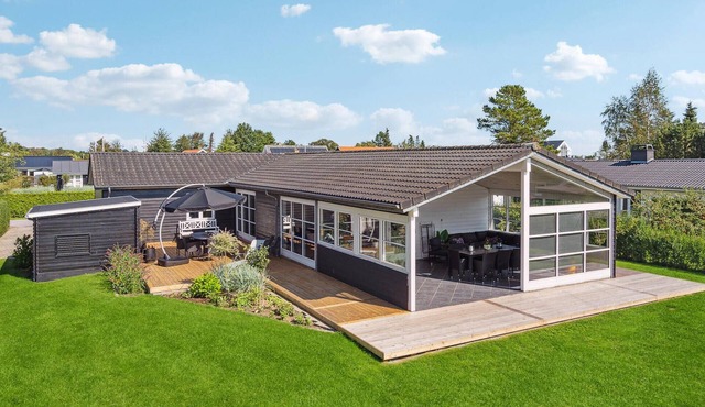 Lovely home in Børkop with WiFi
