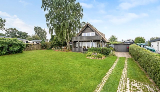 Lovely home in Børkop with WiFi