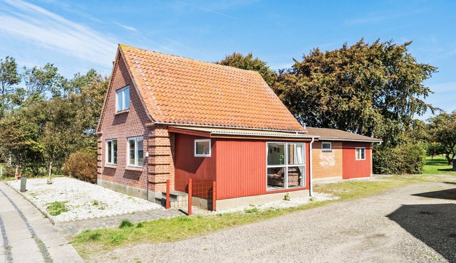 Lovely home in Bøvlingbjerg with WiFi