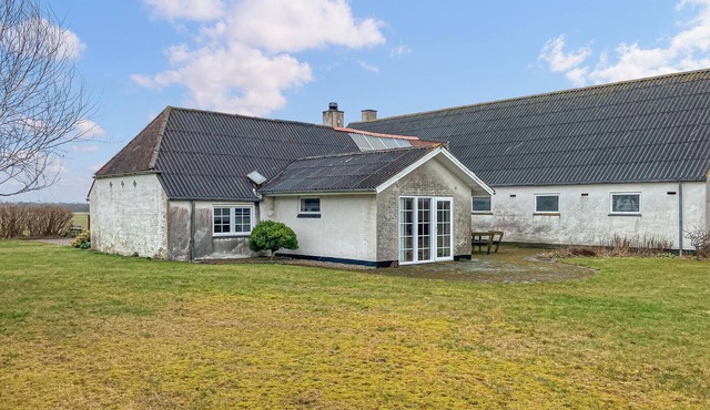 Lovely home in Bøvlingbjerg with WiFi