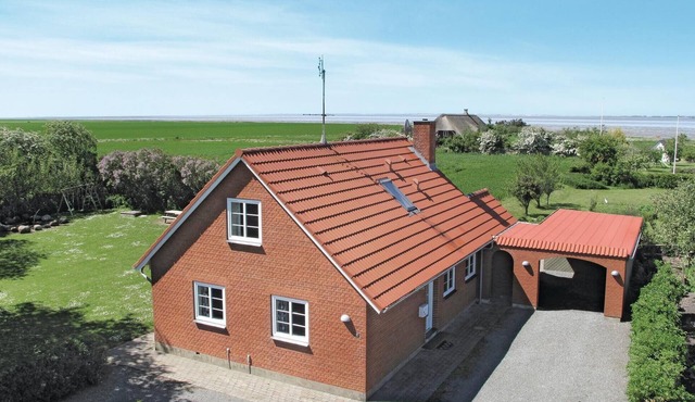 Lovely home in Bredebro with WiFi