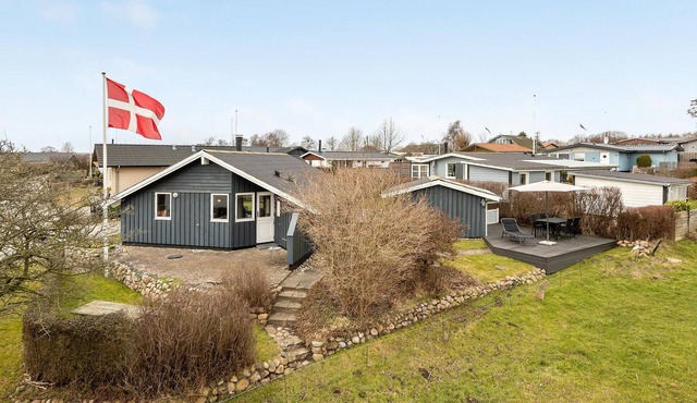 Lovely home in Broager with WiFi