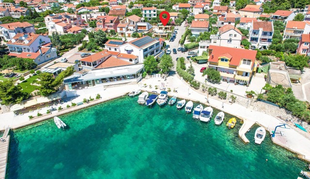 Lovely home in Brodarica