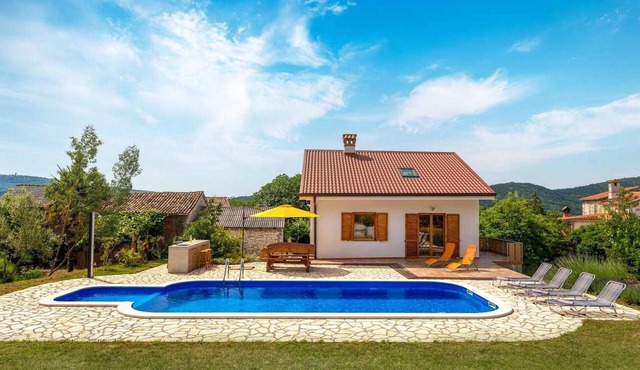 Lovely home in Buzet with sauna