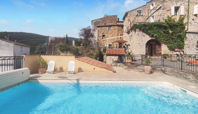 Lovely home in Cabrerolles with WiFi