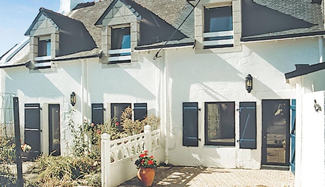 Lovely home in Cadouarn with WiFi