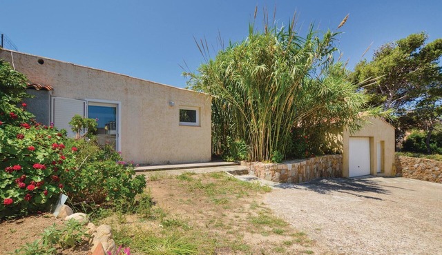 Lovely home in Calvi with kitchen