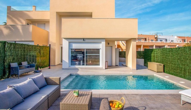Lovely home in Cartagena with kitchen