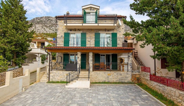 Lovely home in Cesarica with sauna