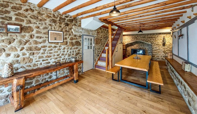 Lovely home in Champoly with WiFi