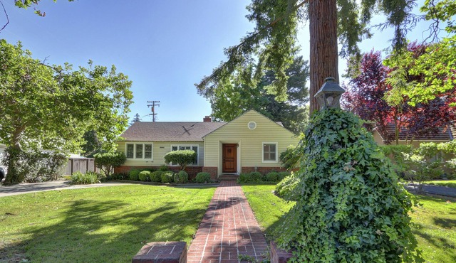 Lovely Home in Clarksburg*Sleeps 6*Walk to Winery