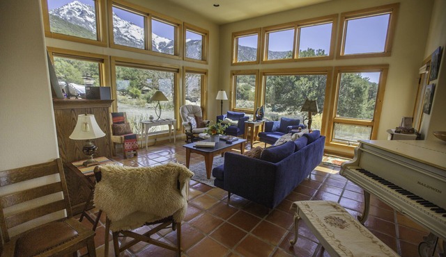 Lovely Home in Crestone (Great Views!)