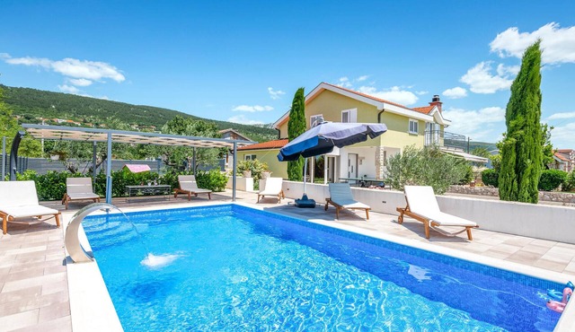 Lovely home in Donji Prolozac with sauna