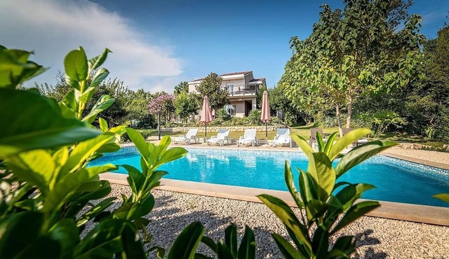 Lovely home in Donji Prolozac