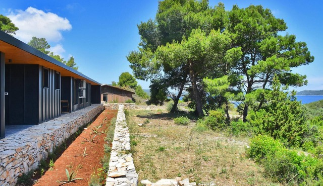 Lovely home in Dragove