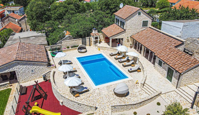 Lovely home in Dubrava