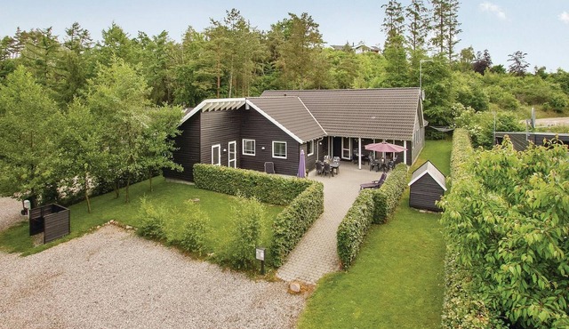Lovely home in Ebeltoft with sauna