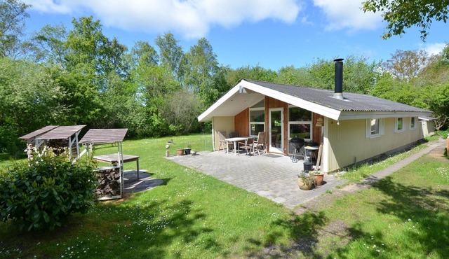 Lovely home in Ebeltoft with sauna