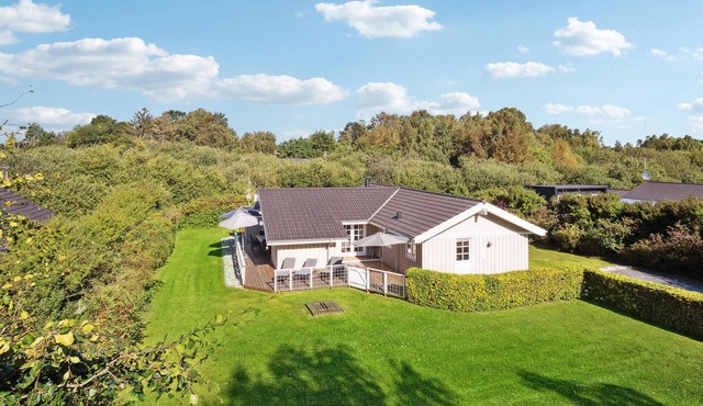 Lovely home in Ebeltoft with sauna