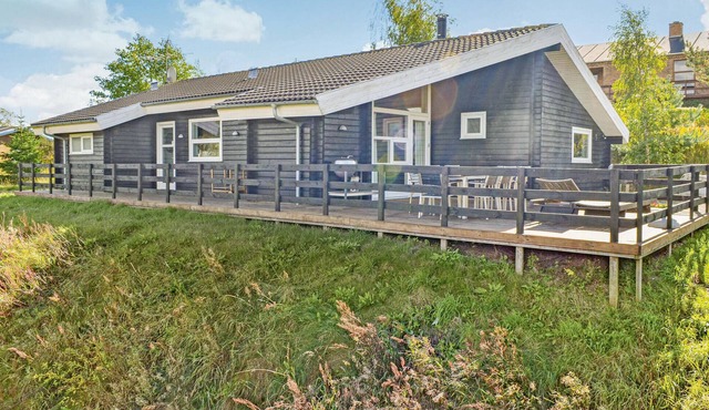 Lovely home in Ebeltoft with WiFi