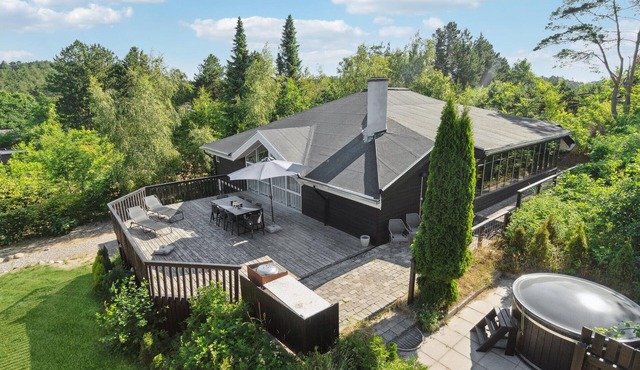 Lovely home in Ebeltoft with sauna