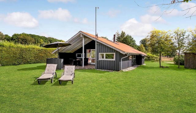 Lovely home in Ebeltoft with sauna
