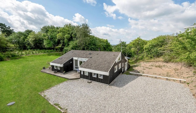 Lovely home in Ebeltoft with sauna