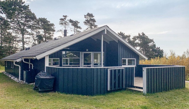 Lovely home in Ebeltoft with WiFi