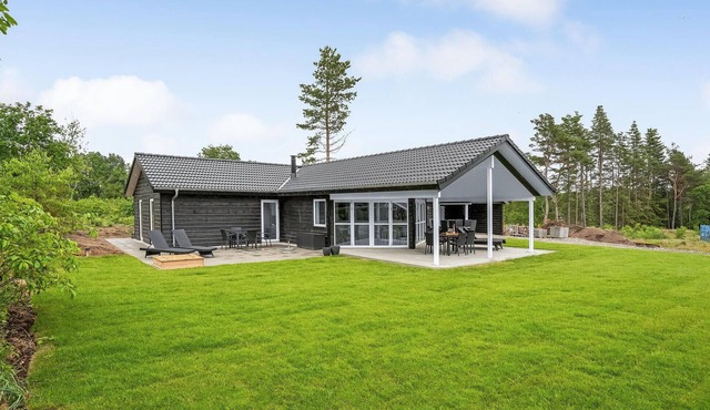 Lovely home in Ebeltoft with sauna