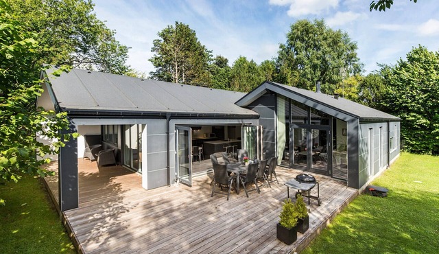 Lovely home in Ebeltoft with sauna